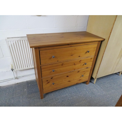 439 - Set of drawers