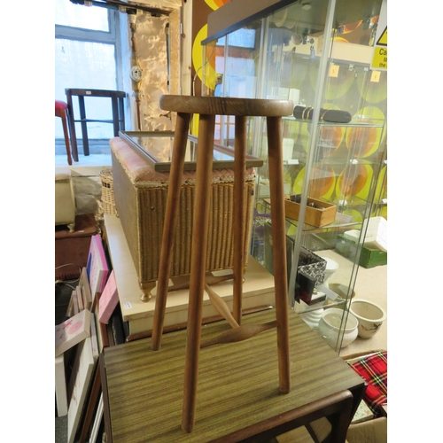 462 - Tall stool