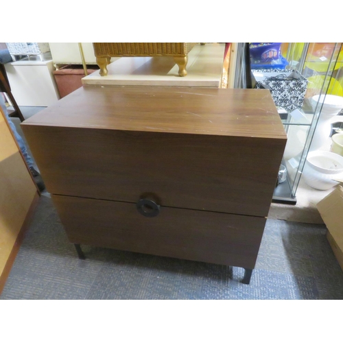 469 - Set of drawers