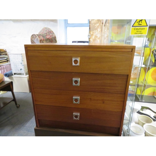 470 - Set of drawers