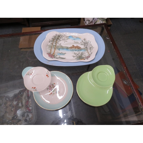 662 - Collectable pottery plates by Crown Ducal, Crown Devon, Alfred Meakin and Spode