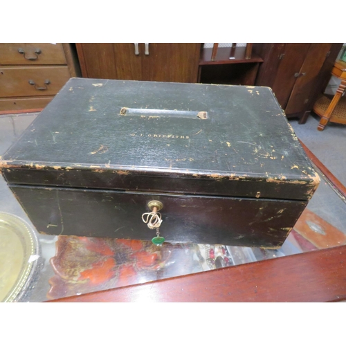 668 - Vintage wooden box with key