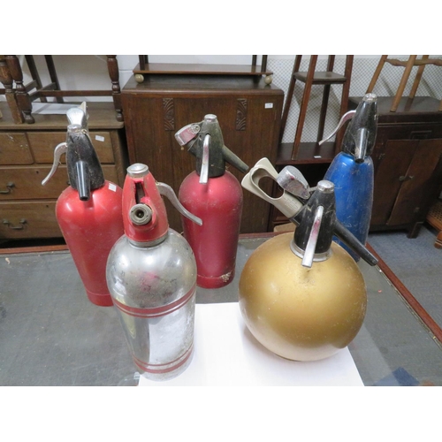 672 - Selection of soda syphons
