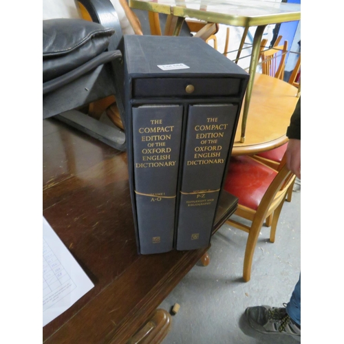 684 - Compact English dictionary set