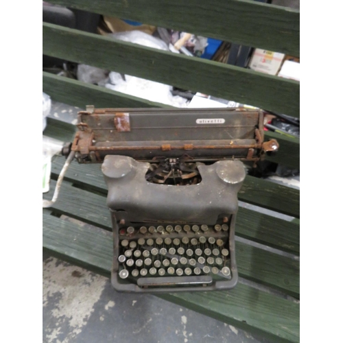 70 - Vintage Olivette typewriter