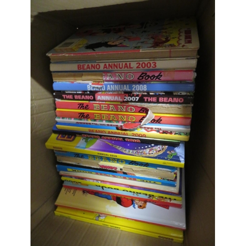 72 - Box of vintage kids annuals