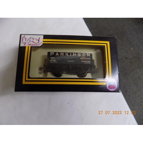 23 - Dapol Model Railways Ltd 00 gauge BB2 7 Plank Parkinson