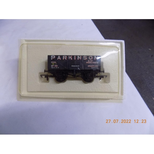 23 - Dapol Model Railways Ltd 00 gauge BB2 7 Plank Parkinson