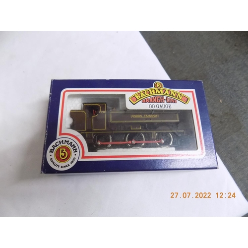 24 - Bachmann 00 gauge London Transport Pannier