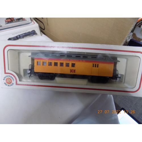 37 - Bachmann HO scale Union Pacific passenger carriage - old time combine