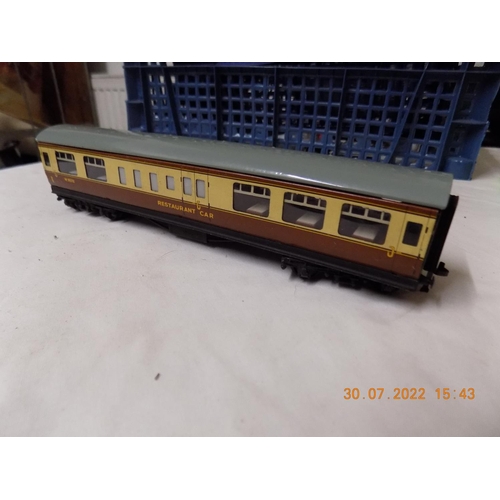 82 - Hornby Dublo W9572 restaurant coach