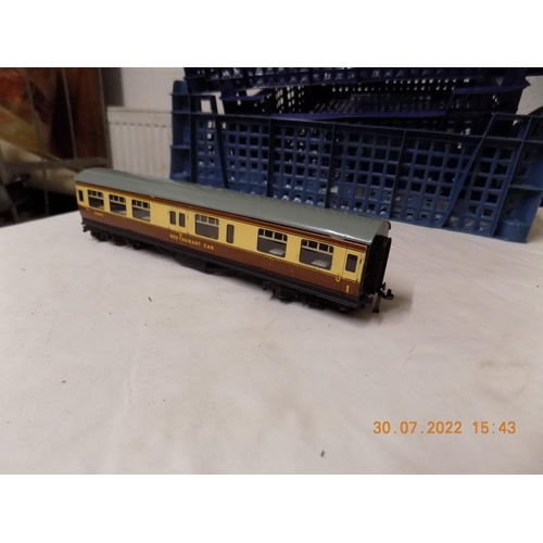 82 - Hornby Dublo W9572 restaurant coach