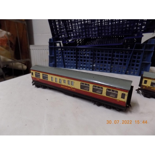 84 - Hornby Dublo W9562 restaurant coach