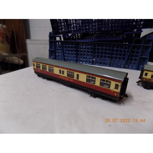 84 - Hornby Dublo W9562 restaurant coach