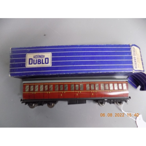 101 - Hornby Dublo suburban coach 1st/3rd