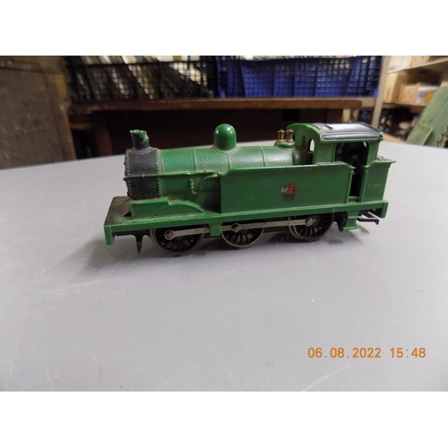 107 - Hornby 2207 BR green 0-6-0 tank loco