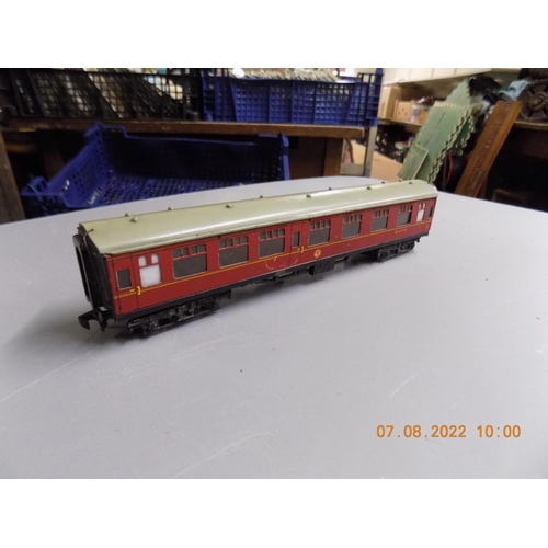 116 - Hornby dublo 4052 corridor coach 1st/2nd BR