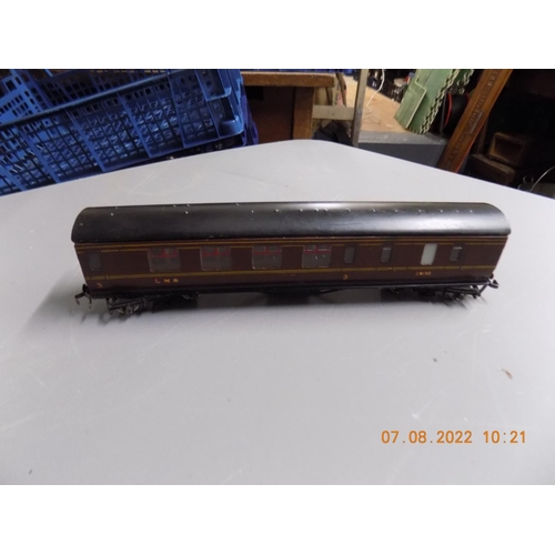 120 - Hornby Dublo coach Z6133