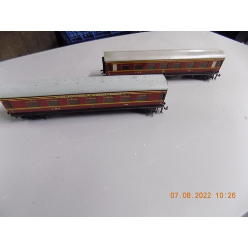 122 - 2 x Hornby Dublo D3 LMS 4183 coaches