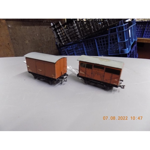 126 - Hornby BR cattle wagon and BR fish van