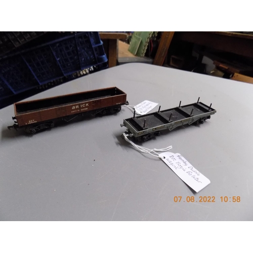 129 - Hornby Dublo high capacity brick wagon and a Bogie Bolster wagon