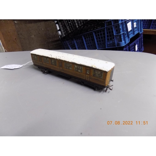 133 - Hornby Dublo 1st/3rd Teak LNER coach