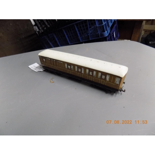 134 - Hornby Dublo brake teak coach