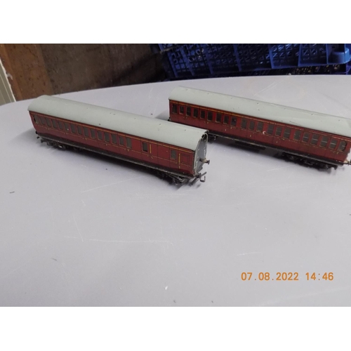 155 - 2 x Hornby Dublo suburban carriages