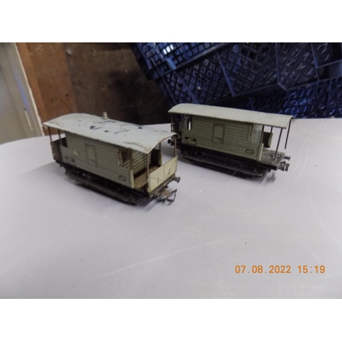 165 - 2 x Hornby Dublo BR 20T goods brake vans