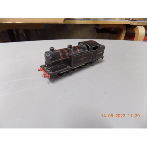 176 - Hornby Dublo 0-6-2 tank locomotive BR 2 rail 69550 as found