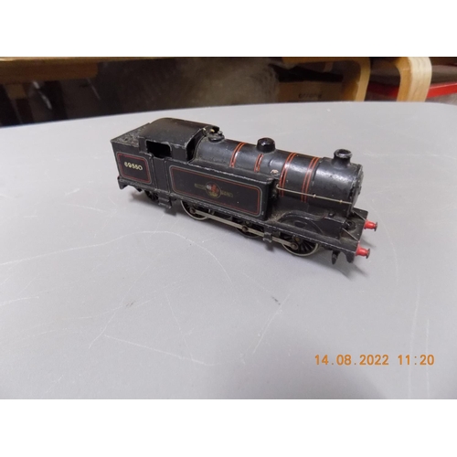 176 - Hornby Dublo 0-6-2 tank locomotive BR 2 rail 69550 as found