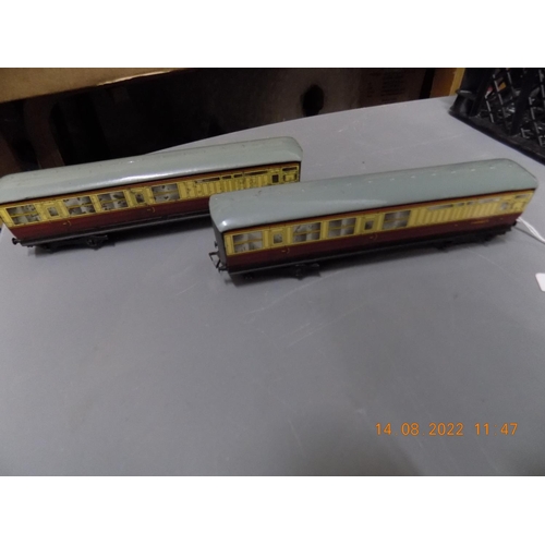 184 - 2 x Hornby Dublo corridor coach brake/3rd E45402E