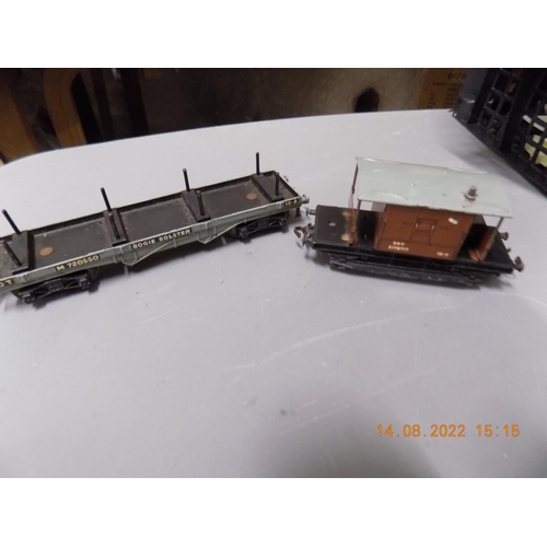 212 - Hornby Dublo Bogie Bolster and a BR departmental brake van