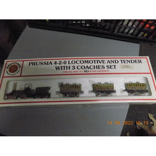 213 - Bachmann Prussia 4-2-0 Locomotive and tender with 3 coaches set