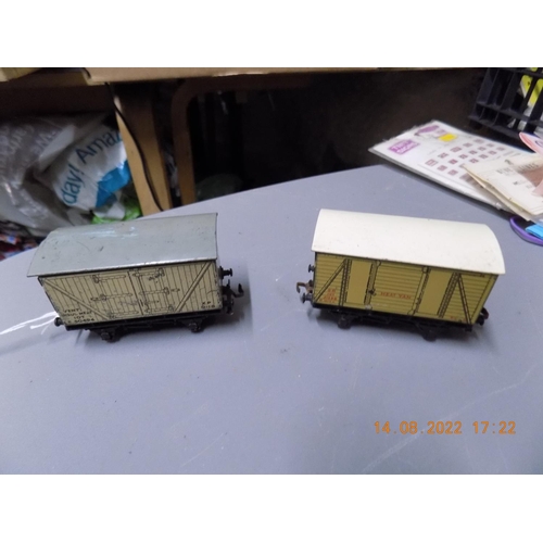 230 - Hornby Dublo BR Insulated meat van and meat van