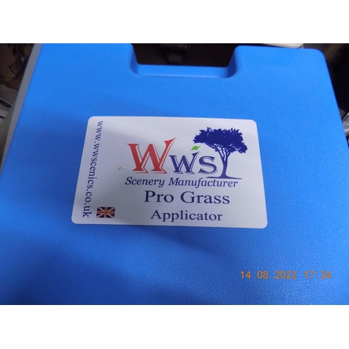 235 - WWS Scenery manufacturer Pro Grass applicator