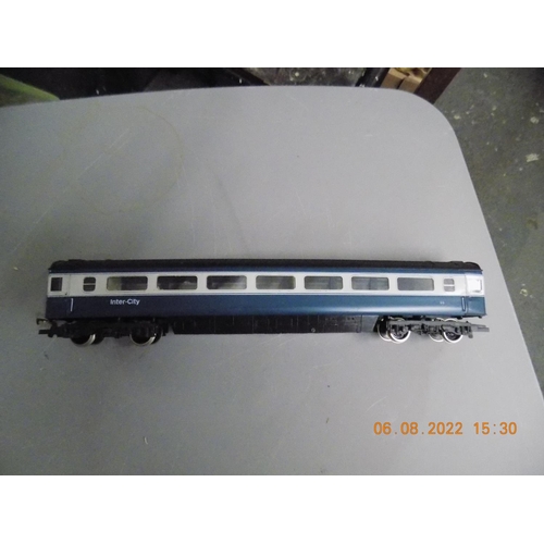 94 - Hornby R426 BR inter-city coach MK III open 2nd