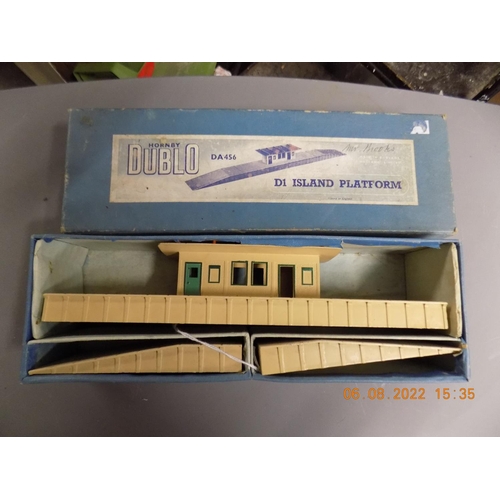 98 - Hornby Dublo DA456 D1 Island platform