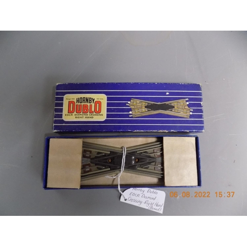 99 - Hornby Dublo EDCR diamond crossing right hand