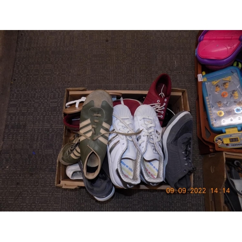 140 - Box of mens and womens shoes