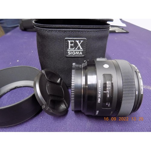 328 - Sigma 30mm 1:1.4 DC Lens - Sony A Mount, with Carry Case and Protective Lens Filter