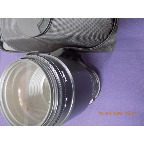 333 - Sony DT 2.8 30mm Macro SAN Lens - Sony A Mount, with Carry Case