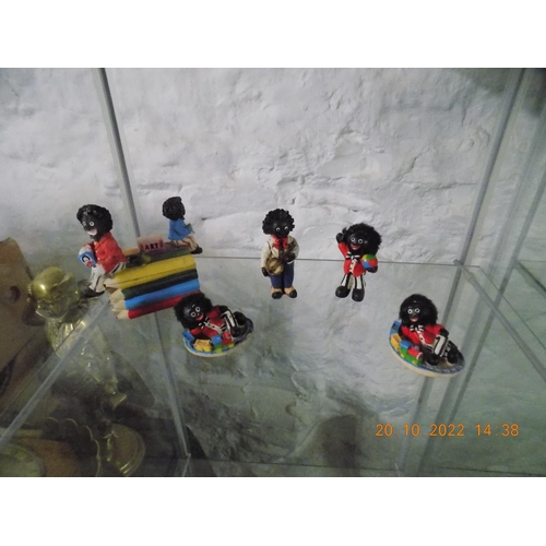 300 - 4 Golly figures and Golly Ornament - as found