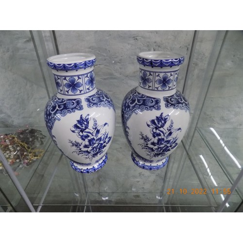 310 - 2 T. Delfts Bluau Vases