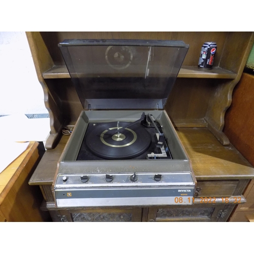 119 - Invicta 8040 Record Player