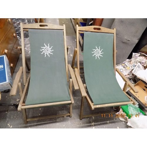 228 - 2 Vintage Deck Chairs