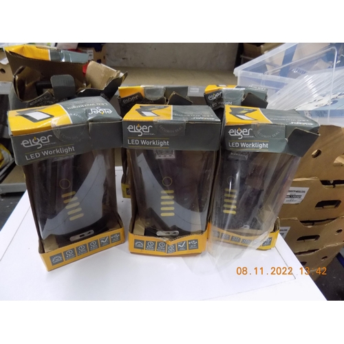 64 - 6 LED Worklight New (damaged boxes)