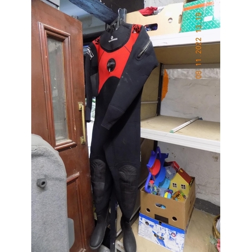 62 - Typhoon Wet Suit