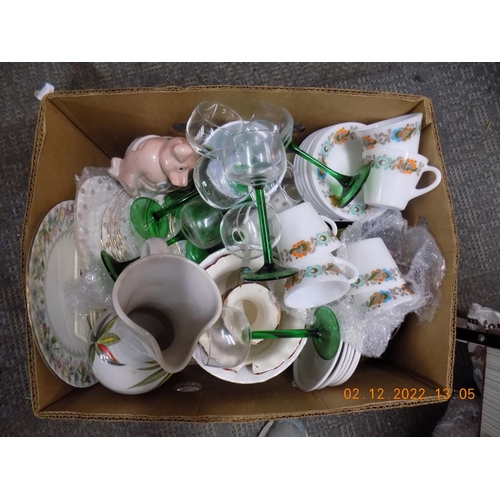 187 - Box of Mixed Pottery inc. Pyrex