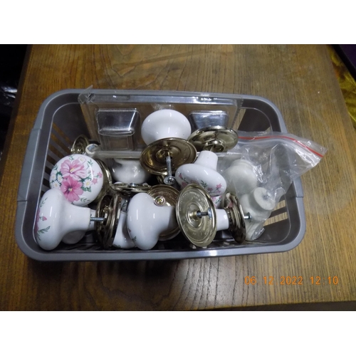28 - Tray of Doorknobs some Cermamic